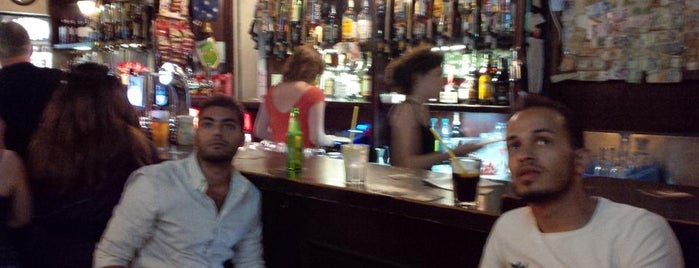 Finnegan Irish Pub is one of Lugares favoritos de Kate.