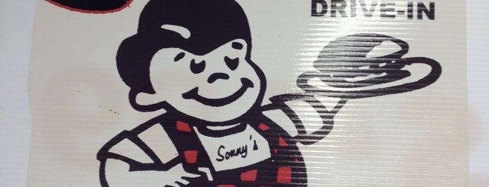 Sonny's Drive-In is one of Lugares favoritos de Ian.