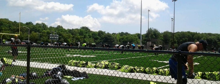 Granny Road Field is one of สถานที่ที่ Lynn ถูกใจ.