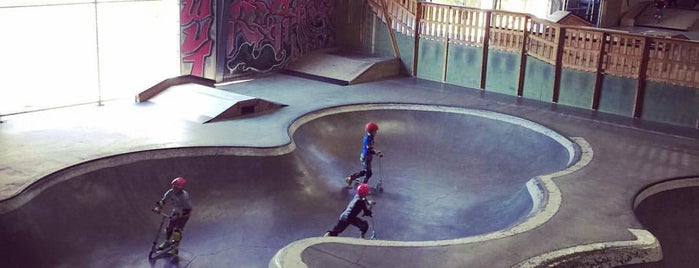 Rye Airfield Indoor Skatepark is one of Homeless Billさんの保存済みスポット.