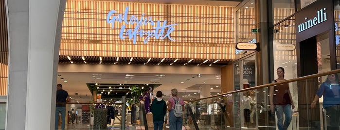 Galeries Lafayette is one of Ницца.