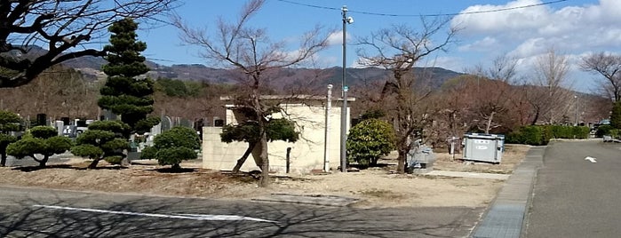 飯坂霊園 is one of Lieux qui ont plu à Cafe.