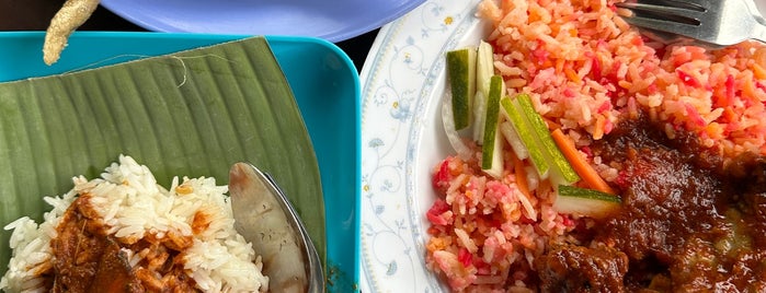 Kedai Nasi Dagang Alias is one of Kuala Terengganu: Nasi Dagang.