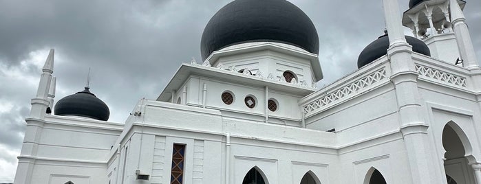 Masjid Alwi is one of Masjid & Surau #5.