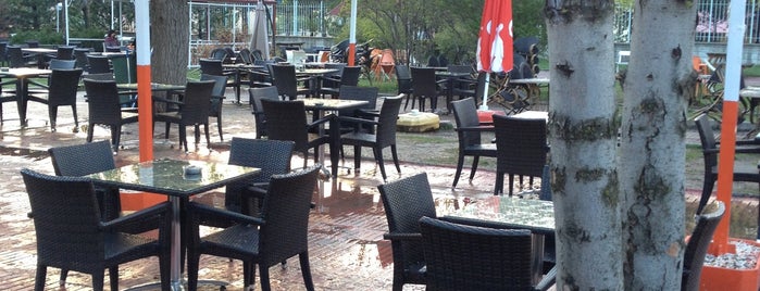 Yıldız Cafe is one of Lugares favoritos de Osman.