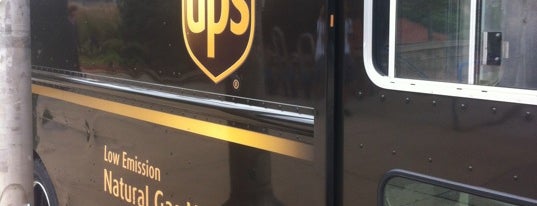 The UPS Store is one of Melindaさんのお気に入りスポット.