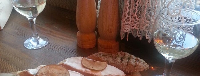 Пструг, хліб та вино is one of Nataliya'nın Beğendiği Mekanlar.