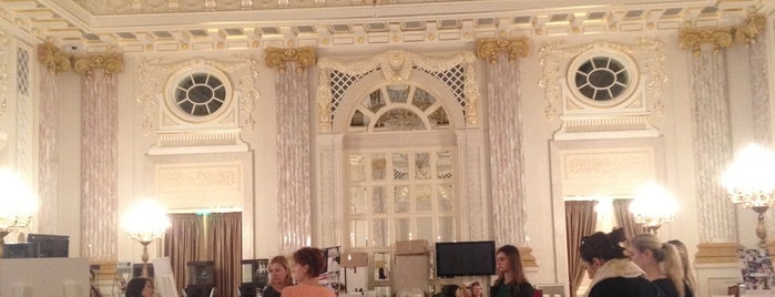 Fairmont Grand Hotel Kyiv is one of отвоевать на работе.