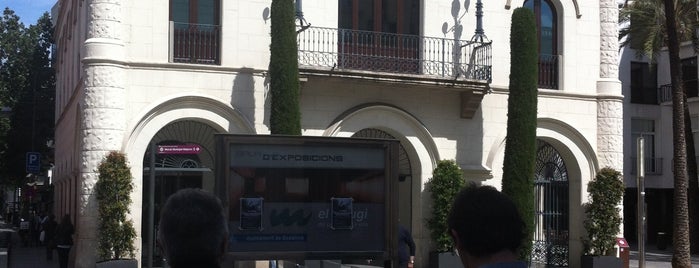 Plaça de la Vila is one of Llocs emblemàtics de Badalona.