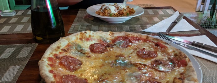 La Pizzeria is one of Masahiro : понравившиеся места.