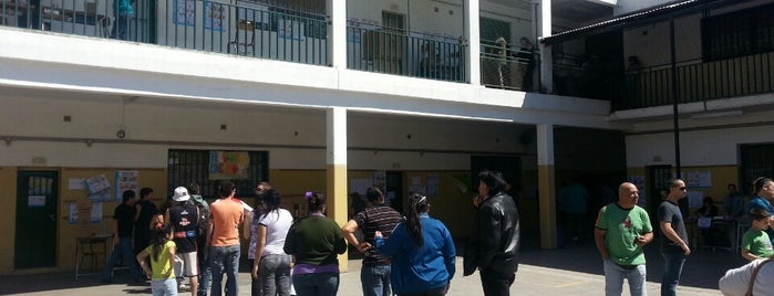 Escuela "Nuestra Señora de La Guardia" is one of Lugares de Votación.
