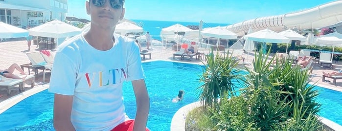 Laguna Beach Alya Resort & Spa is one of Asım'ın Beğendiği Mekanlar.