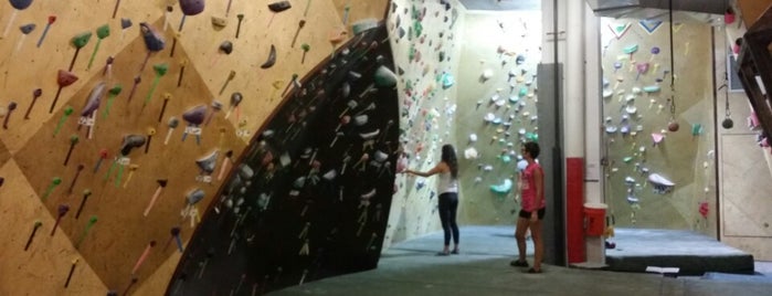 Steep Rock Bouldering is one of NYC things to do.