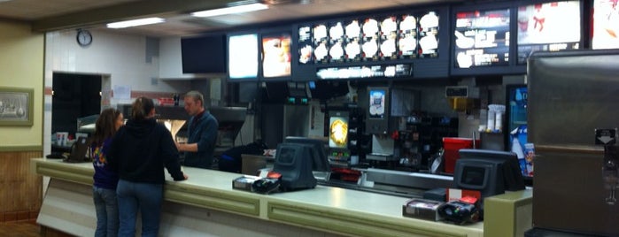 McDonald's is one of Orte, die Derrick gefallen.
