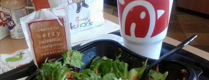 Chick-fil-A is one of Lugares guardados de Ashley.