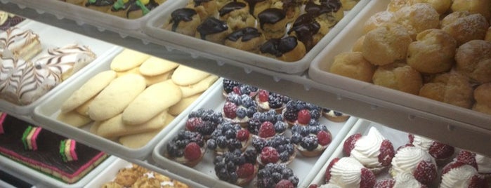 Dolci Momenti Bakery is one of Places I have been to.