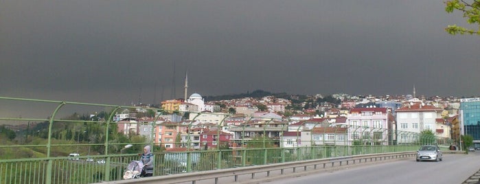 Libadiye Köprüsü is one of Orte, die Şeref gefallen.