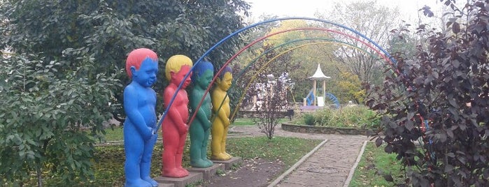 Писающие цветные дети is one of Памятники Киева / Statues of Kiev.