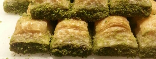 Cemil Baba Baklavaları is one of Meltemさんの保存済みスポット.