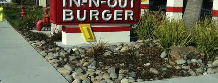 In-N-Out Burger is one of สถานที่ที่ Kim ถูกใจ.
