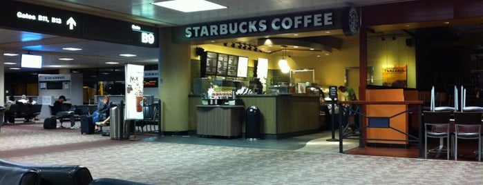 Starbucks is one of Locais curtidos por Justin.
