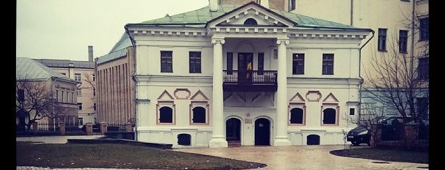Музей гетьманства is one of Tempat yang Disimpan Андрей.