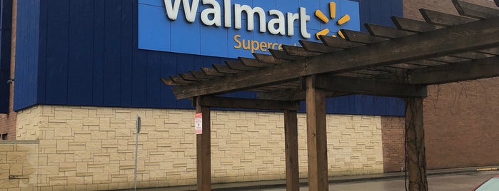 Walmart Supercentre is one of Lugares favoritos de Dan.