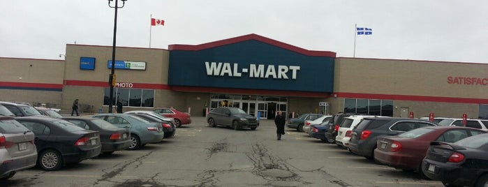 Walmart Supercentre is one of สถานที่ที่ KRIZTYNITA ถูกใจ.