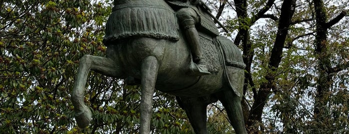 前田利長公騎馬像 is one of 史跡等.