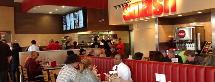 Smashburger is one of Lさんのお気に入りスポット.