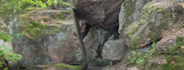 Камень Дающий Силы и Опору is one of สถานที่ที่ Valeria ถูกใจ.