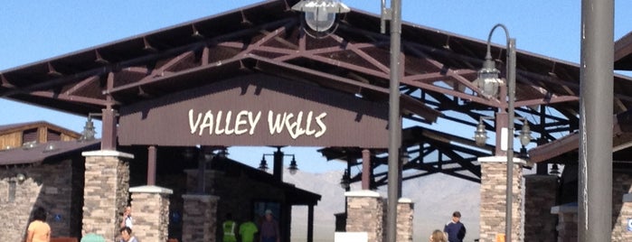 Valley Wells Rest Area is one of สถานที่ที่ Phillip ถูกใจ.