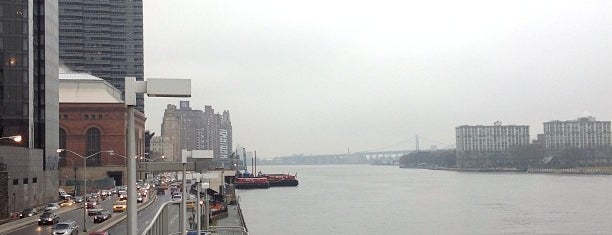 East River Esplanade -  E 63rd St is one of สถานที่ที่ Bridget ถูกใจ.