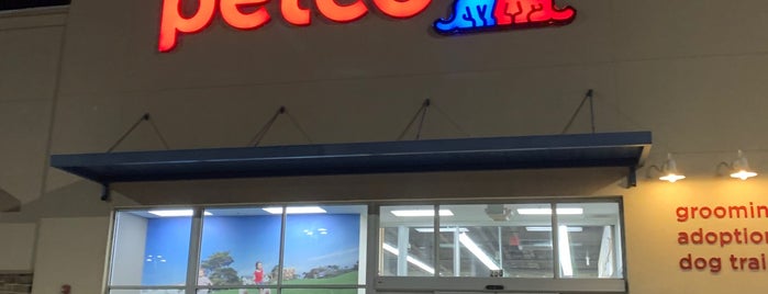 Petco is one of Batyaさんのお気に入りスポット.