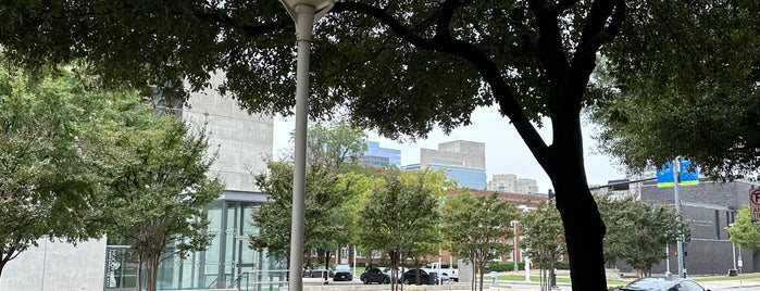 Dallas Arts District is one of Mandyさんの保存済みスポット.