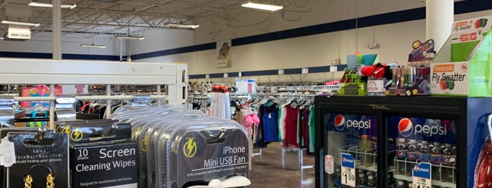 Goodwill Super Store is one of Stacy : понравившиеся места.