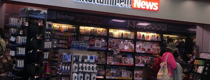 Entertainment Weekly News is one of Tempat yang Disukai Todd.