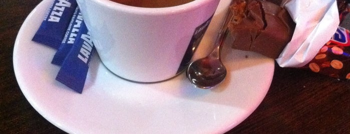 Perla Cafe is one of Posti che sono piaciuti a Taner.