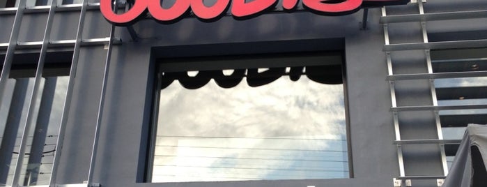 Goody’s Burger House is one of Locais curtidos por GEORGE aka Your Guide Master.