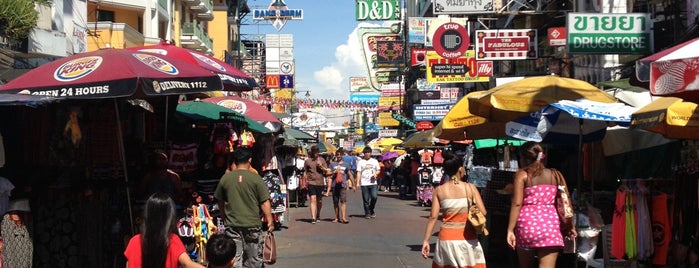 Khao San Road is one of Tempat yang Disukai Duncan.