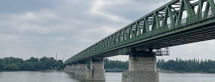 Újpesti vasúti híd is one of Pest - Külső.