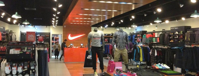 Nike Store is one of Locais curtidos por Rodrigo.