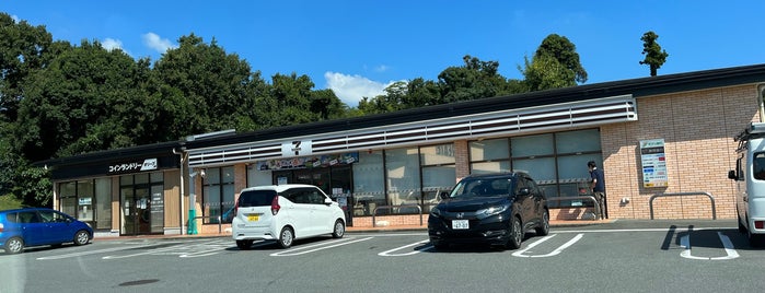 セブンイレブン 伊豆高原店 is one of Road to IZU.