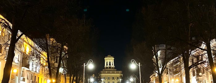 Сквер им. Дзержинского is one of great outdoors & sightseengs.