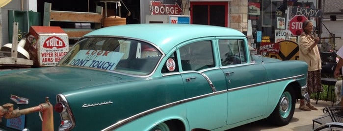 Dodge Antiques is one of สถานที่ที่ Morgan ถูกใจ.