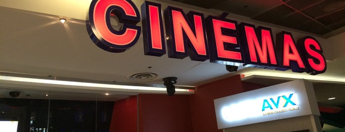 Cineplex Cinemas is one of Posti che sono piaciuti a Sabrina.