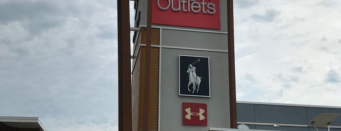 Tanger Outlet Ottawa is one of Lieux qui ont plu à Chetu19.