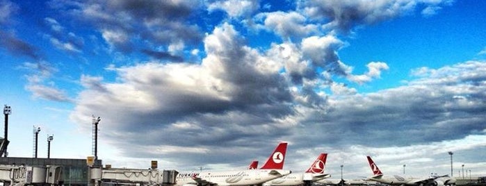 Antalya Havalimanı (AYT) is one of Mekanlar.