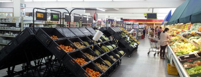 Supermercado Yip is one of Lugares guardados de Bertha.