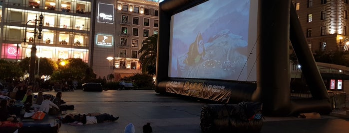 Film Night In The Park is one of _ 님이 좋아한 장소.